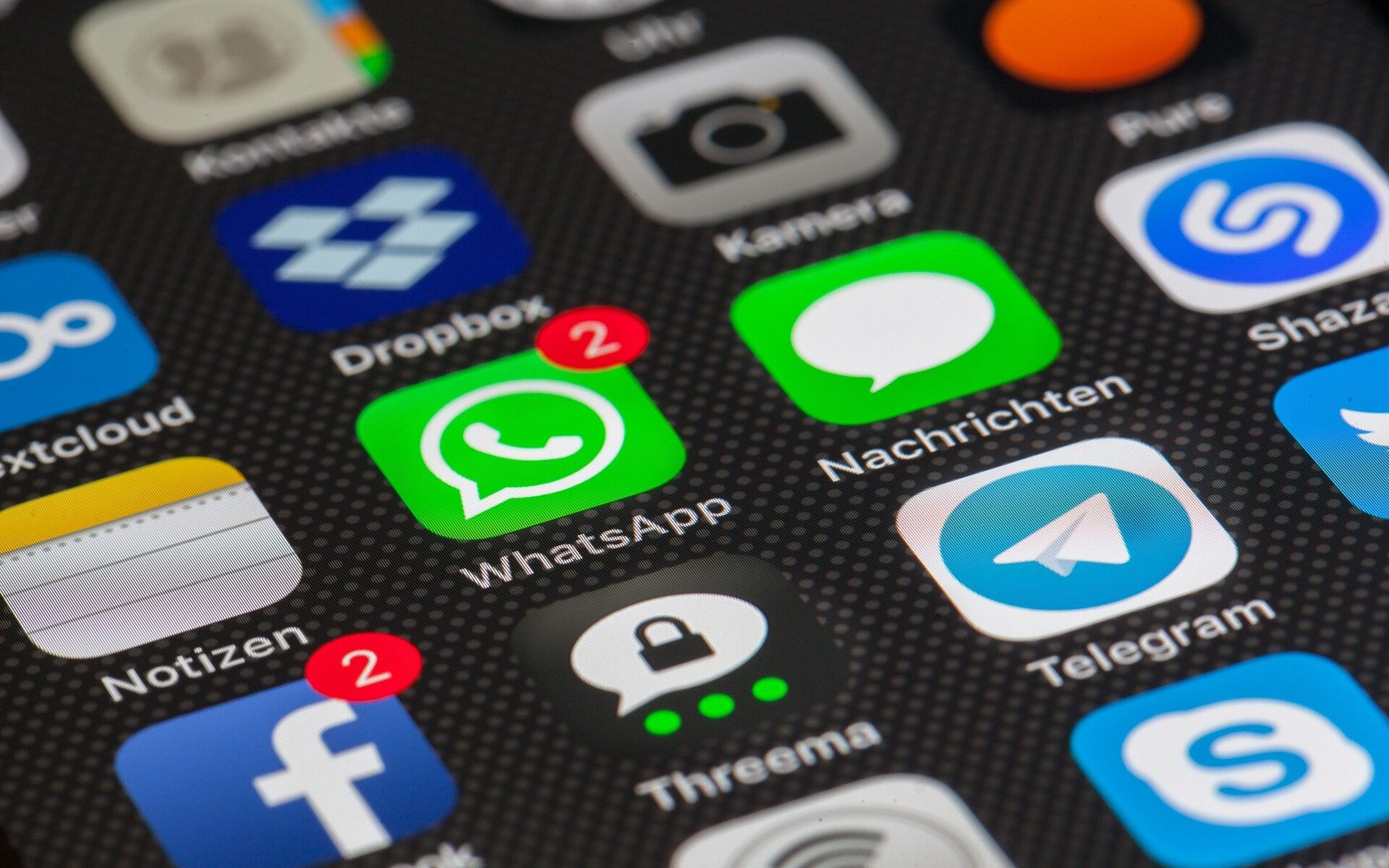 How to Boost the Internet Signal on a Smartphone